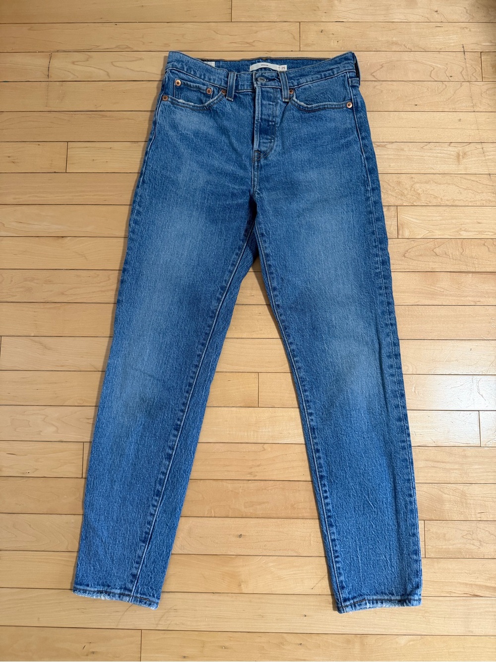 Levi’s Wedgie Straight Jeans Size 25 High Rise Medium Wash